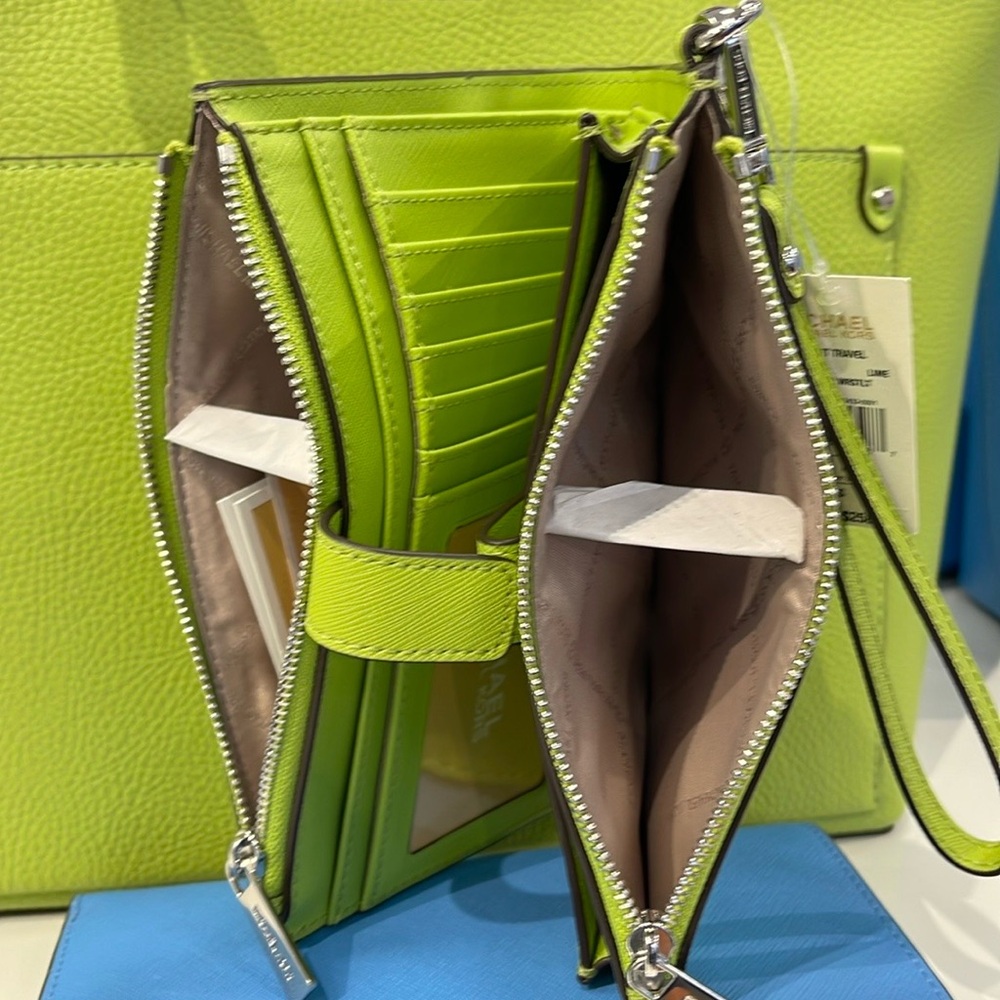 MICHAEL KORS LG DOUBLE ZIP WRISTLET Wallet Phone Case Holder 
Lime
NWT - Picture 9 of 16